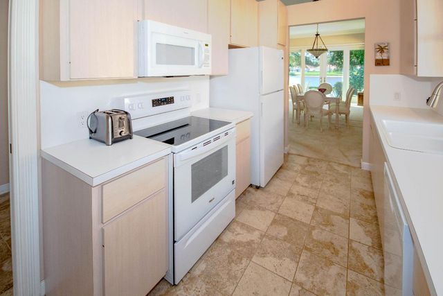 176 E Tall Oaks Circle, Palm Beach Gardens, FL 33410