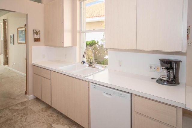 176 E Tall Oaks Circle, Palm Beach Gardens, FL 33410