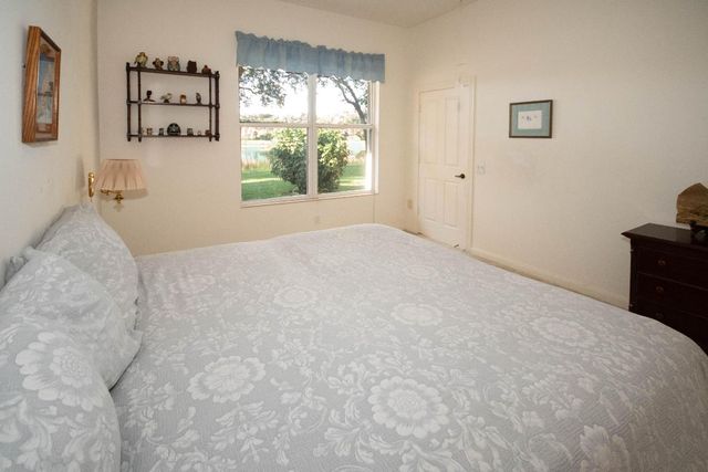 176 E Tall Oaks Circle, Palm Beach Gardens, FL 33410