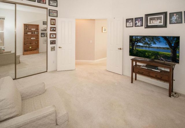 176 E Tall Oaks Circle, Palm Beach Gardens, FL 33410