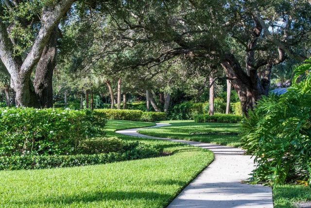 176 E Tall Oaks Circle, Palm Beach Gardens, FL 33410