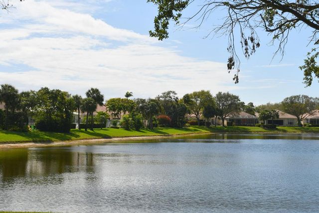 176 E Tall Oaks Circle, Palm Beach Gardens, FL 33410
