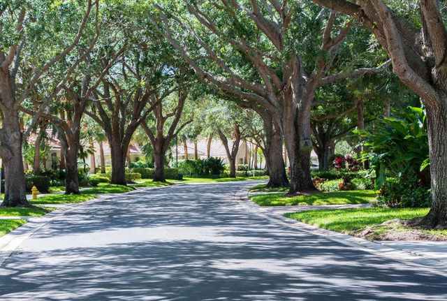176 E Tall Oaks Circle, Palm Beach Gardens, FL 33410