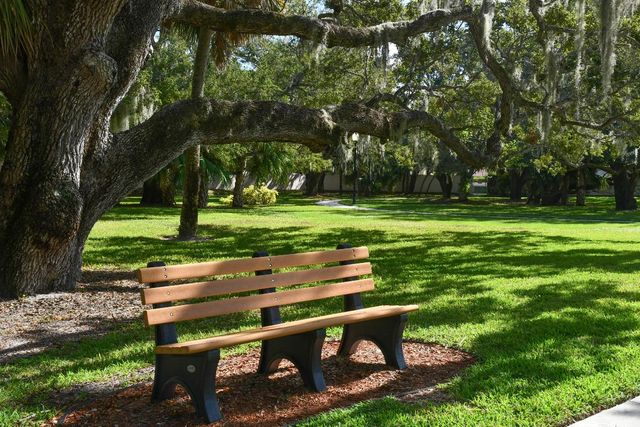 176 E Tall Oaks Circle, Palm Beach Gardens, FL 33410