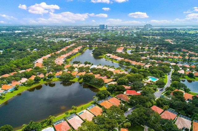 176 E Tall Oaks Circle, Palm Beach Gardens, FL 33410