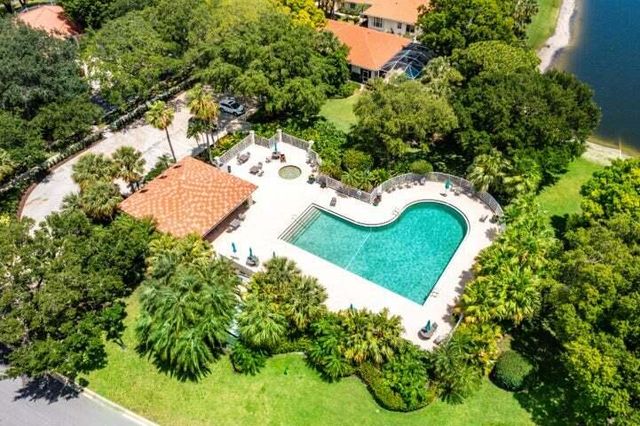 176 E Tall Oaks Circle, Palm Beach Gardens, FL 33410