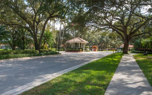 176 E Tall Oaks Circle, Palm Beach Gardens, FL 33410