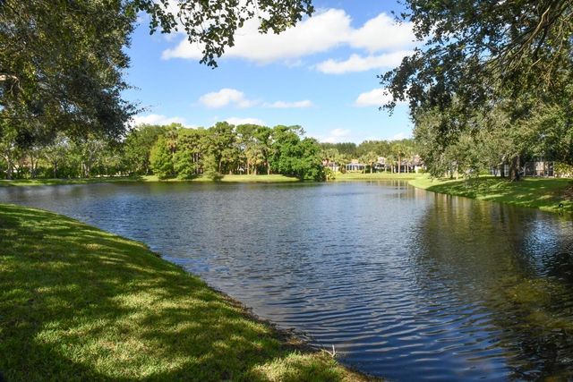 176 E Tall Oaks Circle, Palm Beach Gardens, FL 33410