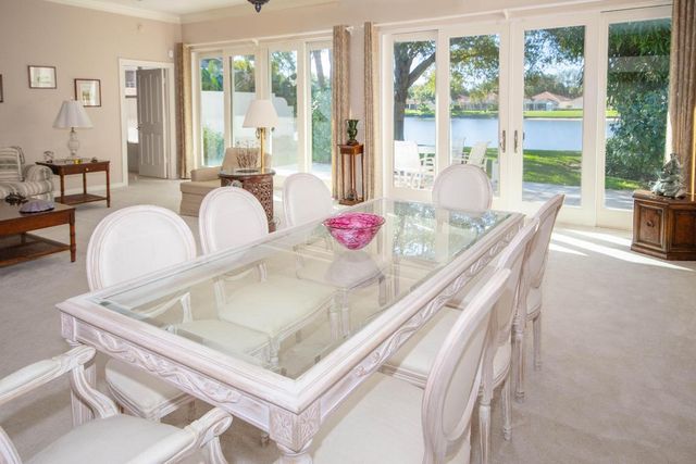 176 E Tall Oaks Circle, Palm Beach Gardens, FL 33410