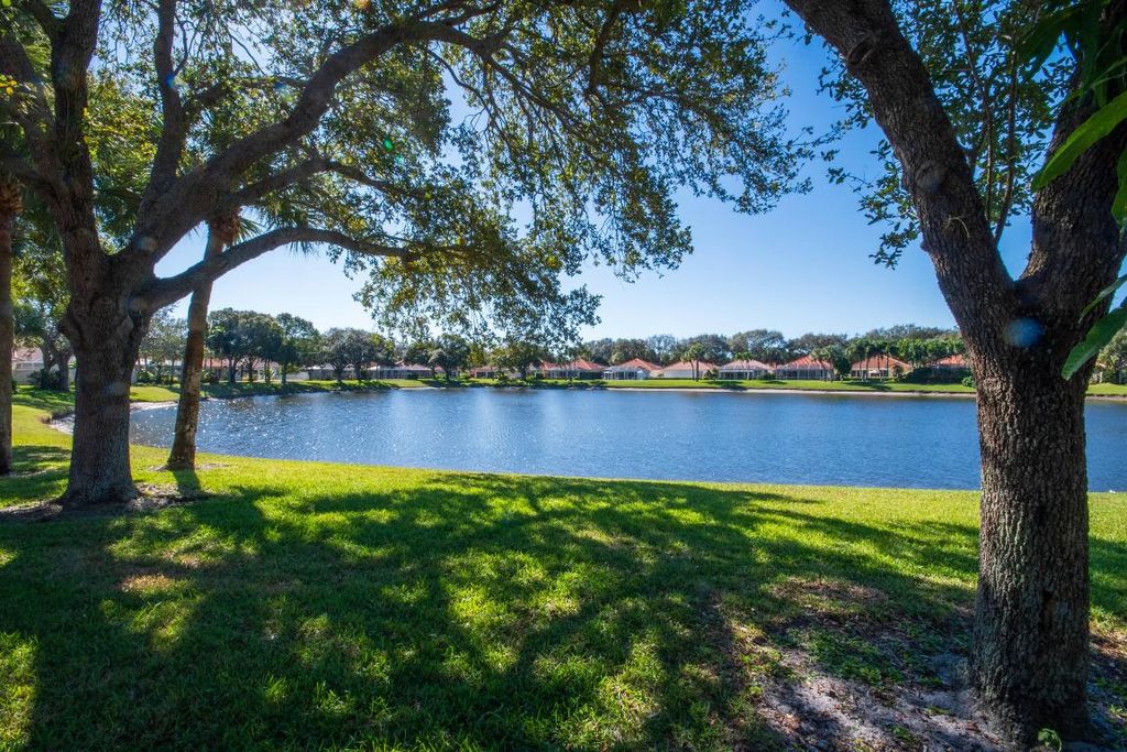 176 E Tall Oaks Circle, Palm Beach Gardens, FL 33410