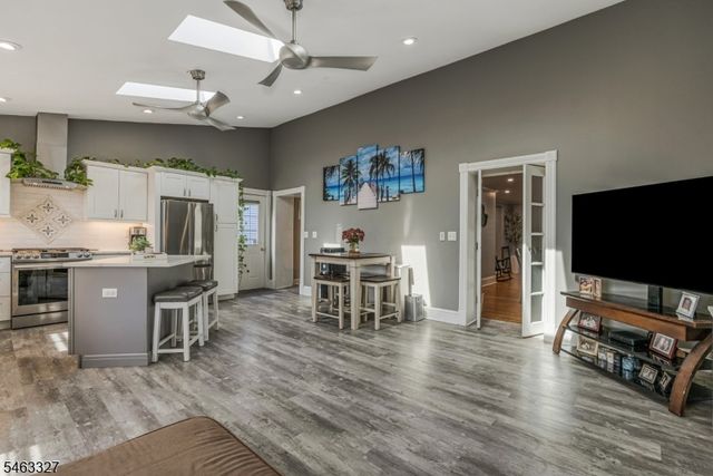 12 Essex Ave, Bernardsville Boro, NJ 07924