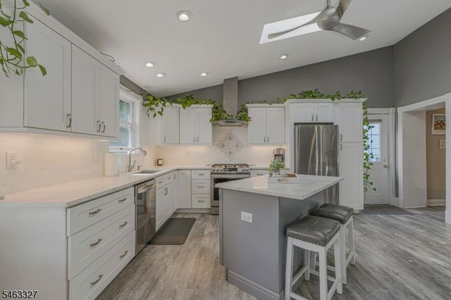 12 Essex Ave, Bernardsville Boro, NJ 07924