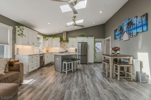 12 Essex Ave, Bernardsville Boro, NJ 07924