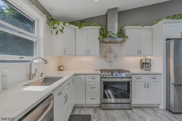 12 Essex Ave, Bernardsville Boro, NJ 07924