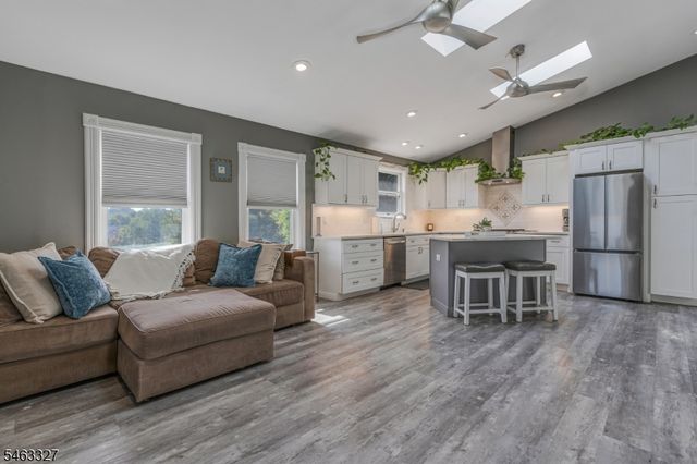 12 Essex Ave, Bernardsville Boro, NJ 07924