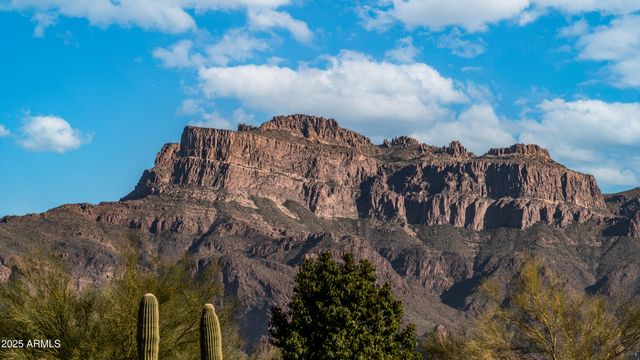 492 IRON ORE Drive, Apache Junction, AZ 85119