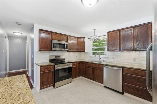 813 MCKENZIE Avenue, Council Bluffs, IA 51503