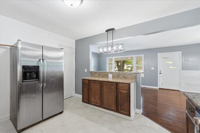 813 MCKENZIE Avenue, Council Bluffs, IA 51503