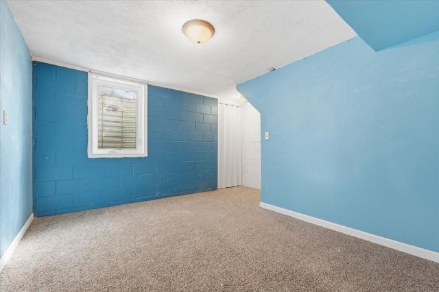 813 MCKENZIE Avenue, Council Bluffs, IA 51503