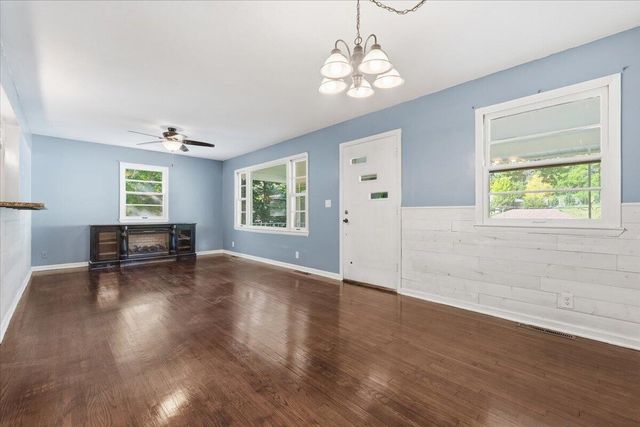 813 MCKENZIE Avenue, Council Bluffs, IA 51503