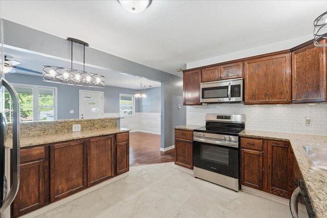 813 MCKENZIE Avenue, Council Bluffs, IA 51503