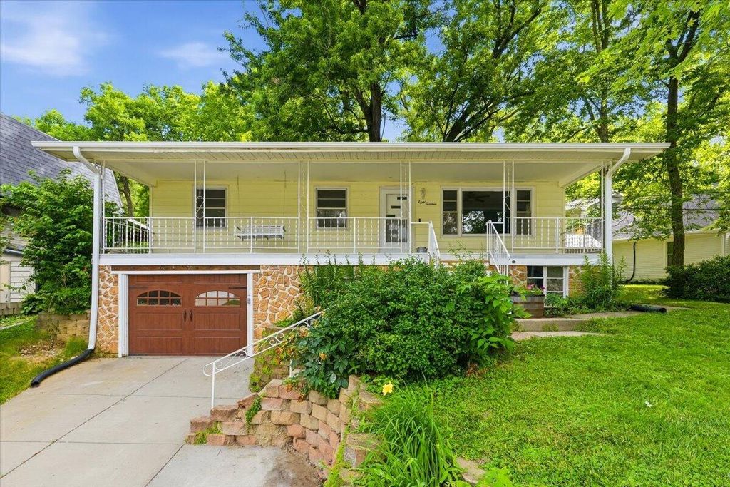 813 MCKENZIE Avenue, Council Bluffs, IA 51503