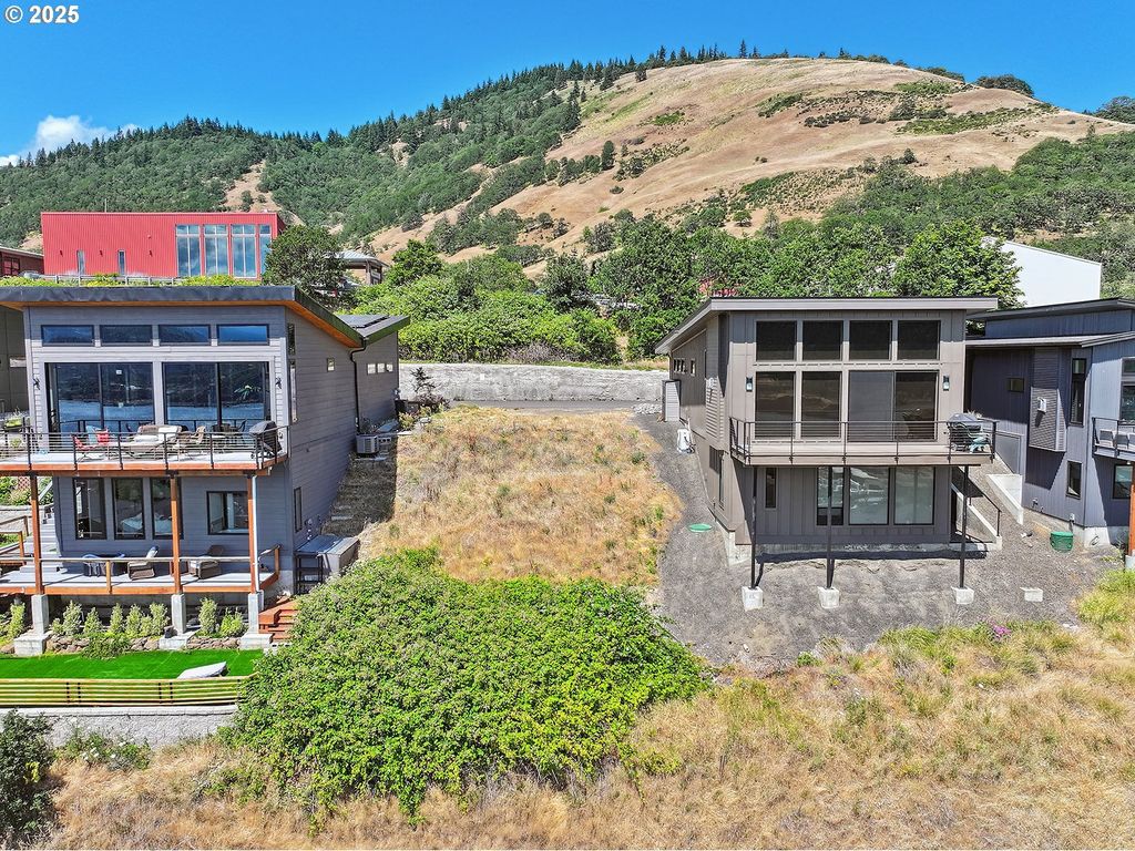 211 EAGLE RIDGE Dr, White Salmon, WA 98672