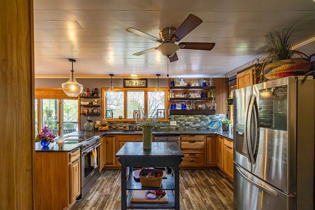 22000 Wildflower Road, Springdale, AR 72764