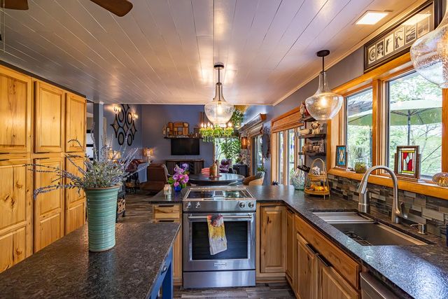 22000 Wildflower Road, Springdale, AR 72764