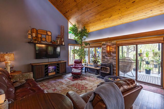 22000 Wildflower Road, Springdale, AR 72764