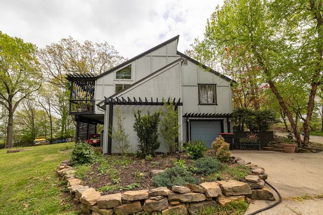 22000 Wildflower Road, Springdale, AR 72764
