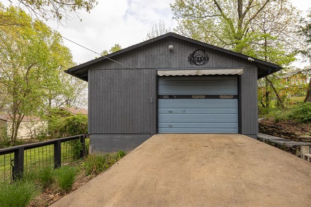 22000 Wildflower Road, Springdale, AR 72764