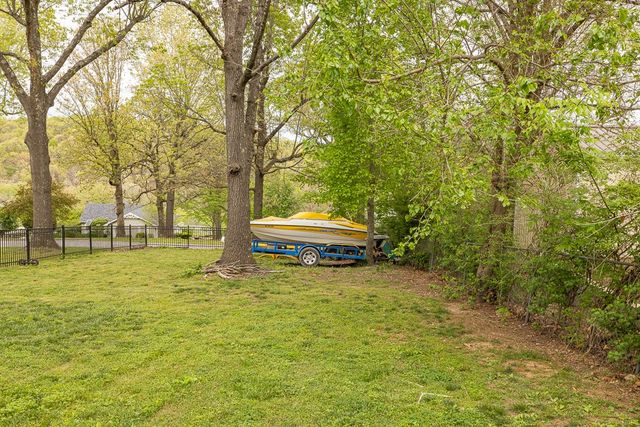 22000 Wildflower Road, Springdale, AR 72764