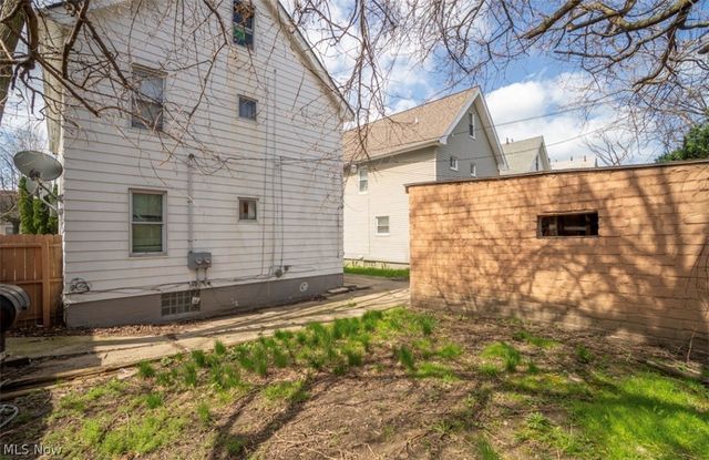 817 Alhambra Road, Cleveland, OH 44110