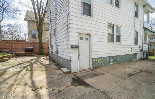 817 Alhambra Road, Cleveland, OH 44110