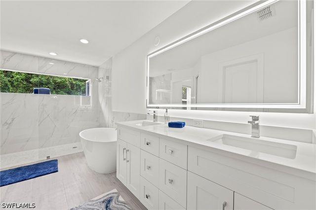 2050 Terrazzo LN, Naples, FL 34104