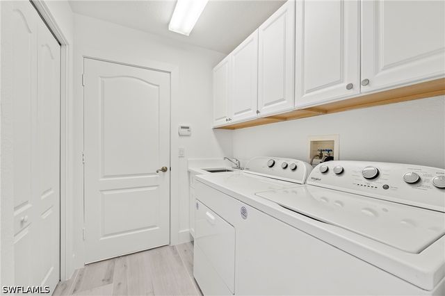 2050 Terrazzo LN, Naples, FL 34104