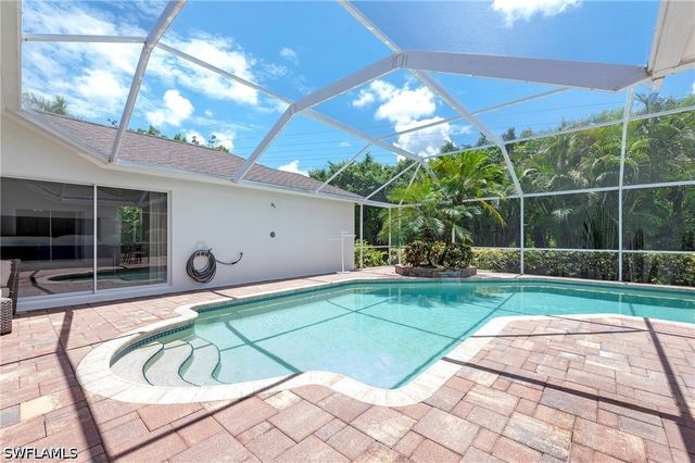 2050 Terrazzo LN, Naples, FL 34104