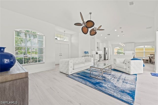2050 Terrazzo LN, Naples, FL 34104