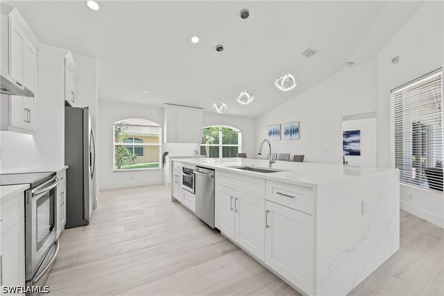 2050 Terrazzo LN, Naples, FL 34104