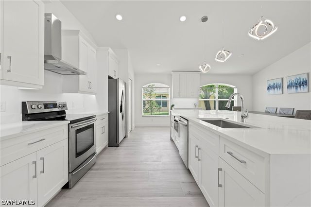 2050 Terrazzo LN, Naples, FL 34104
