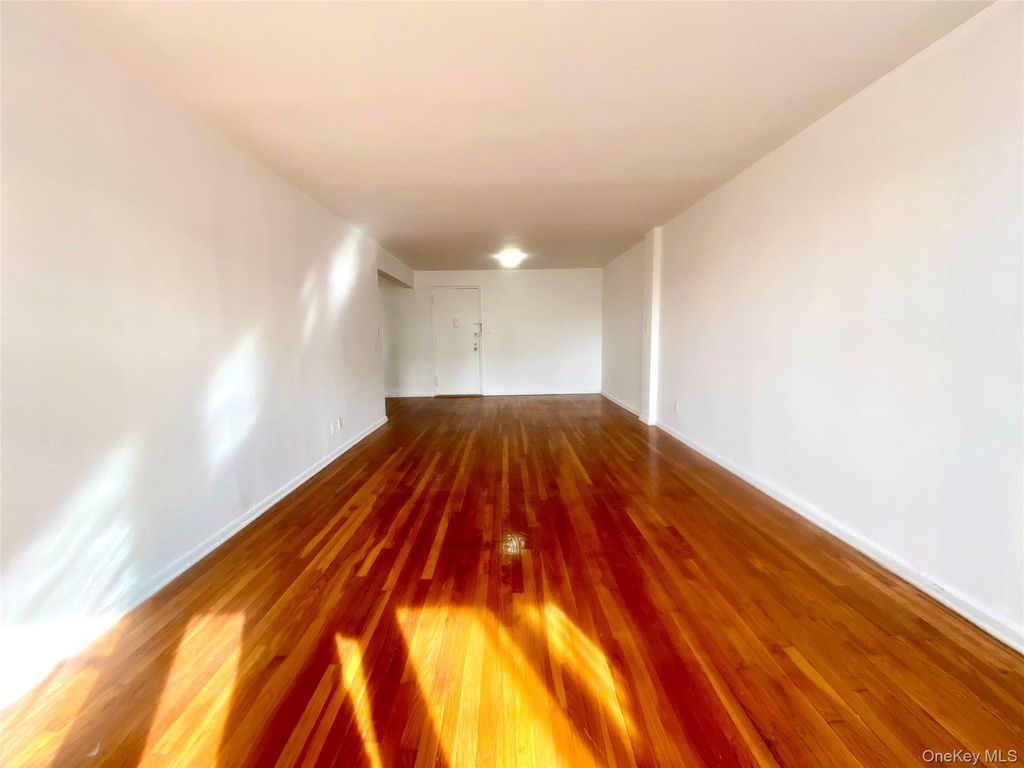 41-25 Kissena Boulevard 2S, Flushing, NY 11355 — photo 2
