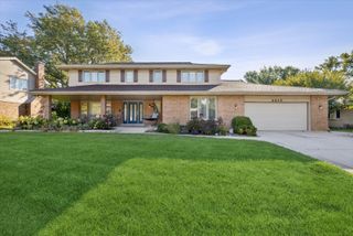 6645 Sheffield Lane, Willowbrook, IL 60527