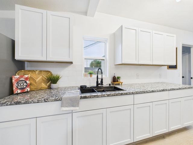 1427 N Erie Ave, Wichita, KS 67214