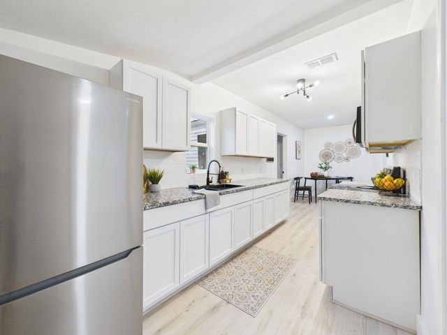 1427 N Erie Ave, Wichita, KS 67214