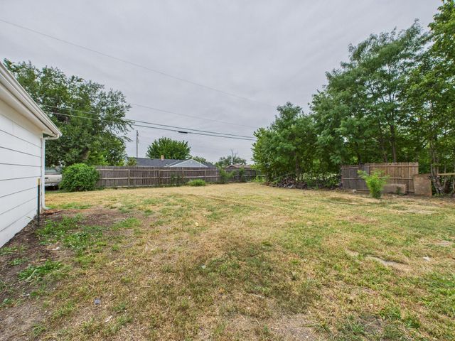 1427 N Erie Ave, Wichita, KS 67214