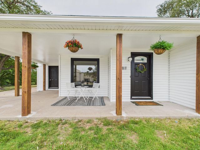 1427 N Erie Ave, Wichita, KS 67214