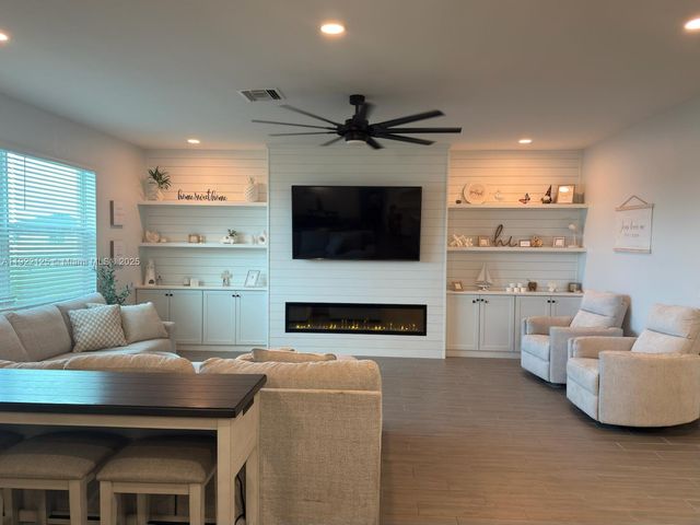 7599 NW Deysbrook Lane, Port St. Lucie, FL 34987