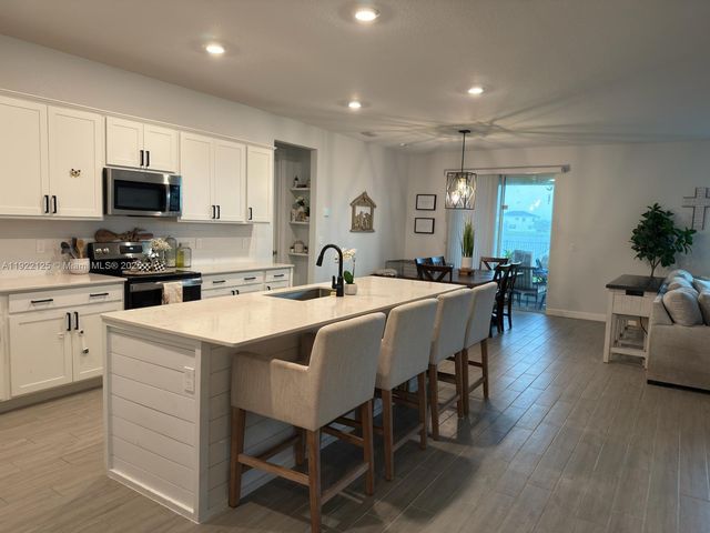 7599 NW Deysbrook Lane, Port St. Lucie, FL 34987