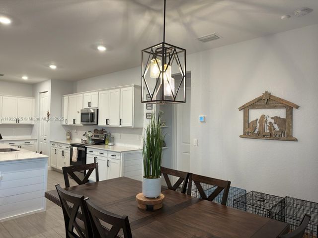 7599 NW Deysbrook Lane, Port St. Lucie, FL 34987